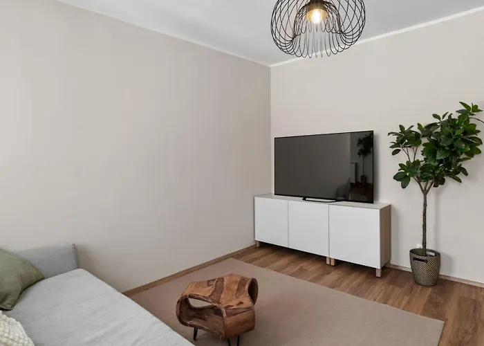 Modern I Near Center And Shopping Street Apartment *